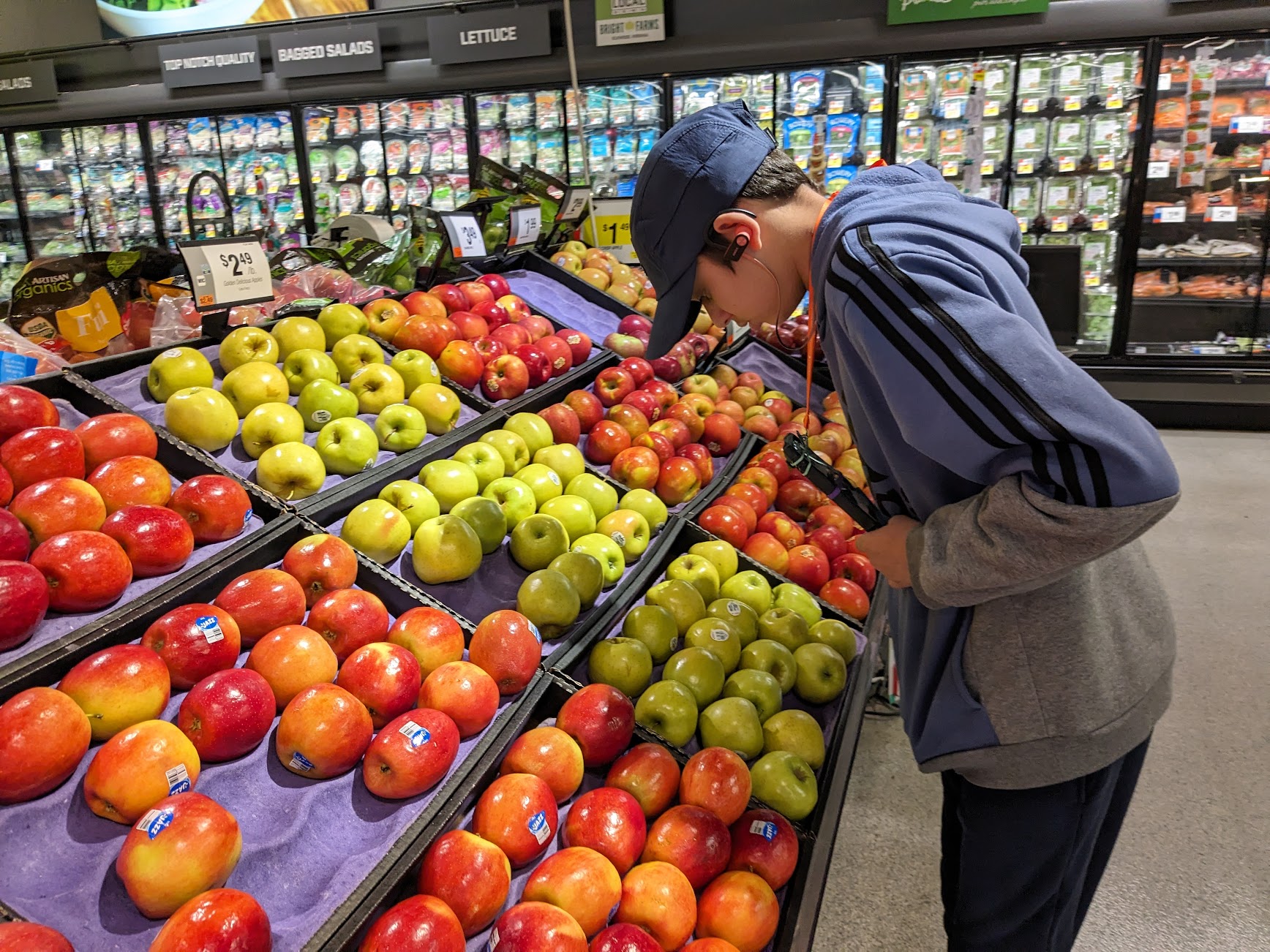 Using Scout in a grocery store produce section
